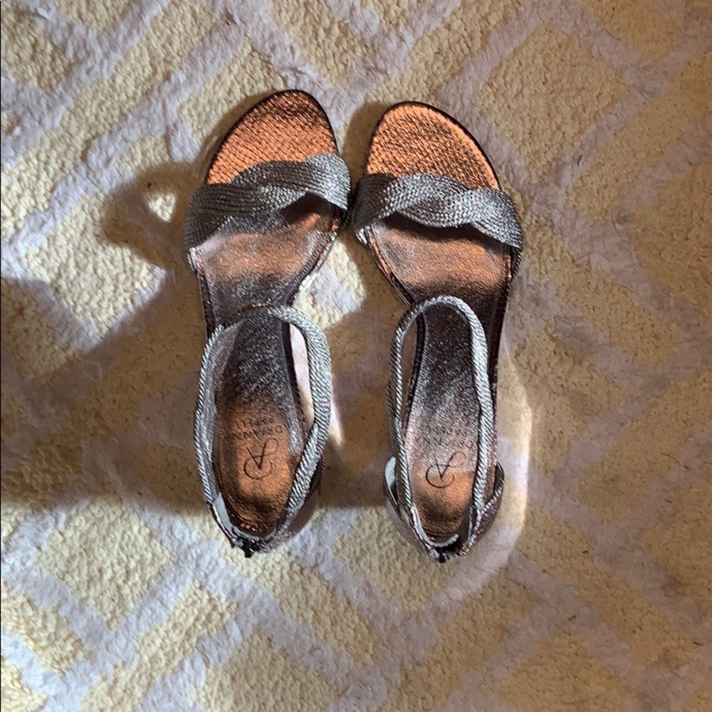 Adriana Papell silver shoes size 9.